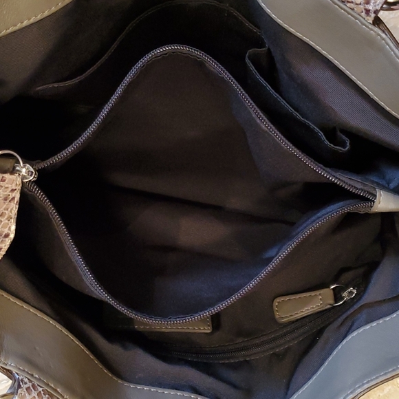 Classic Coach Snake Skin Gray Shoulder Purse - Picture 9 of 11